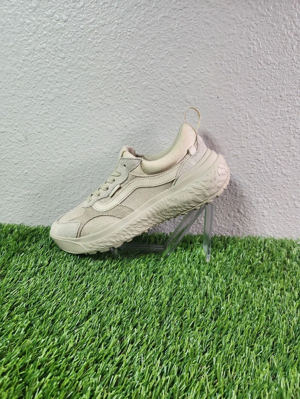 Vans Mte Ultrarange Neo Vr3 Cream Men's Size 7.5 / Women's Size 9 VN000CWECRM